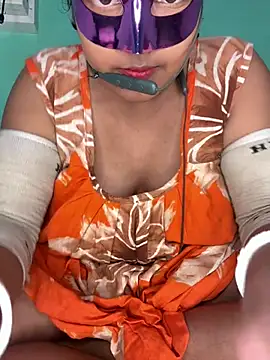 Snapshot of mimi87hoty chatting on 02-01-26, 05:00 mimi87hoty online show from 02-01-26, 05:00