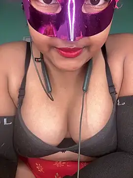 Snapshot of mimi87hoty chatting on 02-19-26, 06:37 mimi87hoty online show from 02-19-26, 06:37