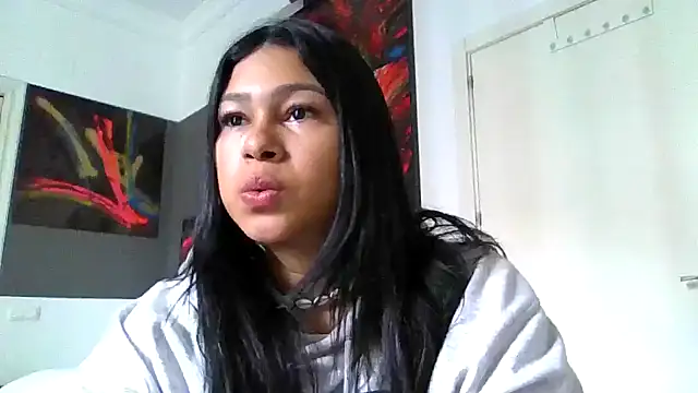 Snapshot of Tigresa23 chatting on 10-21-25, 11:11 Tigresa23 online show from 10-21-25, 11:11