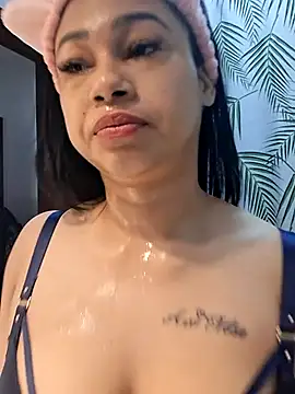 Snapshot of Tigresa23 chatting on 03-26-26, 05:18 Tigresa23 online show from 03-26-26, 05:18