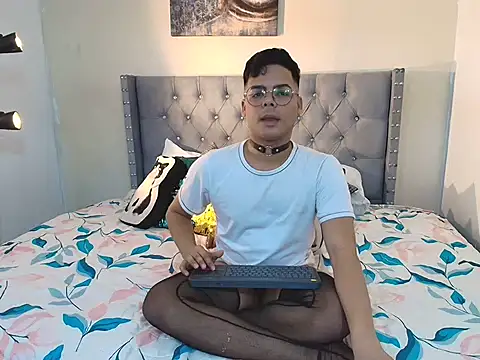 Snapshot of stewart_mateo_ chatting on 11-14-25, 02:10 stewart mateo online show from 11-14-25, 02:10