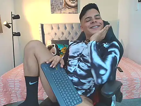 Snapshot of stewart_mateo_ chatting on 11-27-25, 02:13 stewart mateo online show from 11-27-25, 02:13