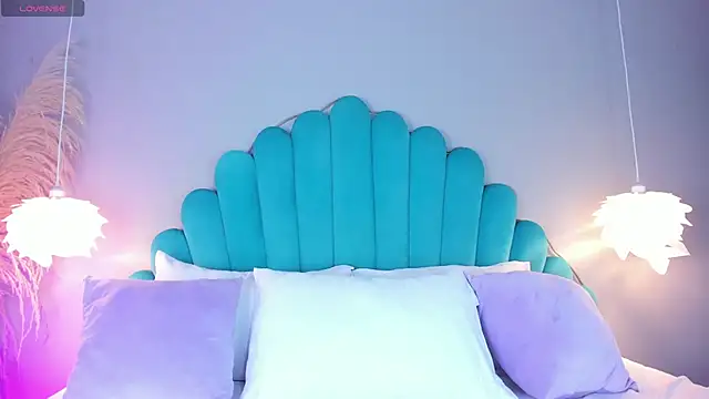 AlassiaHocthner online show from 11-25-25, 11:54