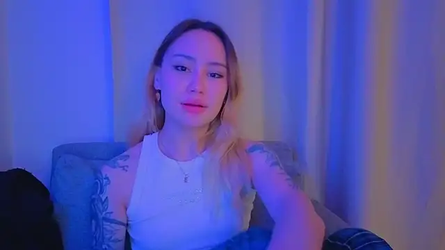 Snapshot of baobei03 chatting on 03-08-26, 05:17 baobei03 online show from 03-08-26, 05:17