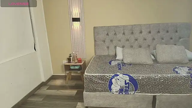 LiaMonroee  online show from 10-06-25, 11:40