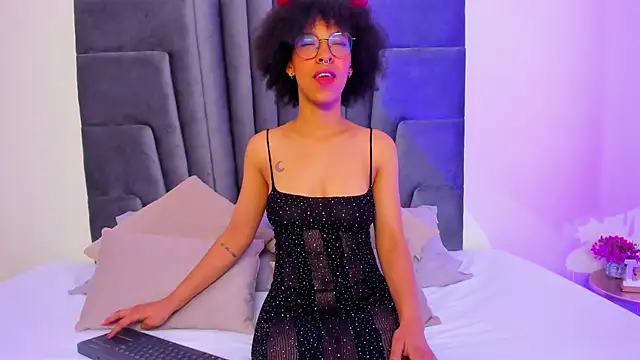 Snapshot of sophie_rojas chatting on 10-31-25, 10:44 sophie rojas online show from 10-31-25, 10:44