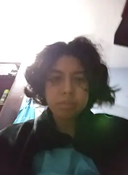 Snapshot of Syndel23 chatting on 10-02-25, 12:28 Syndel23 online show from 10-02-25, 12:28