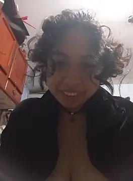 Snapshot of Syndel23 chatting on 10-05-25, 01:37 Syndel23 online show from 10-05-25, 01:37