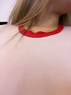 Snapshot of AngelBlushXXX chatting on 11-11-25, 10:32 AngelBlushXXX online show from 11-11-25, 10:32