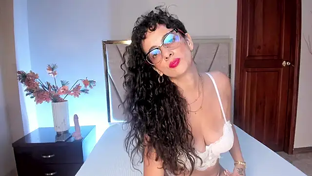 AmaraYasbel online show from 02-12-26, 06:36