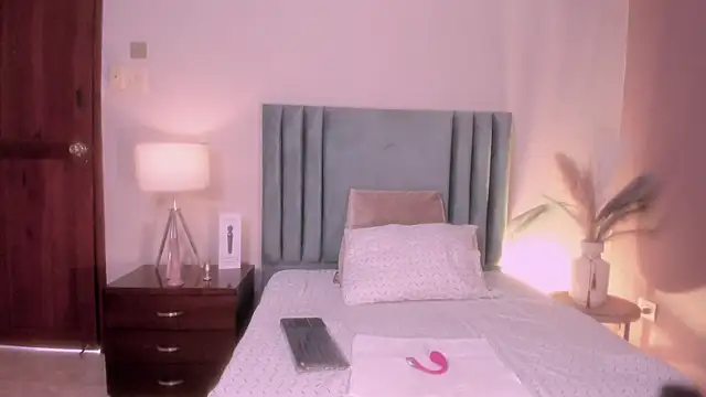 AmaraYasbel online show from 04-20-26, 06:20