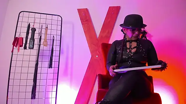 Miss Mirandaa online show from 11-22-25, 02:16