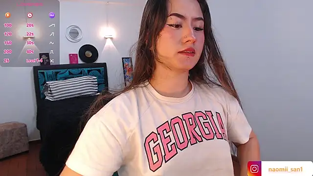 naomii san online show from 10-17-25, 08:55