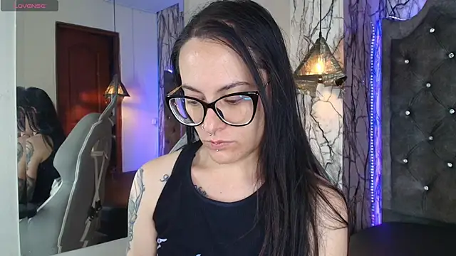 Zami Escobar of online show from 10-08-25, 07:22