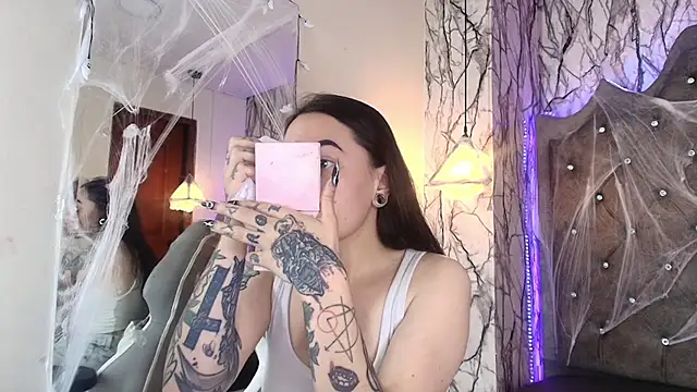 Zami Escobar of online show from 11-08-25, 06:40