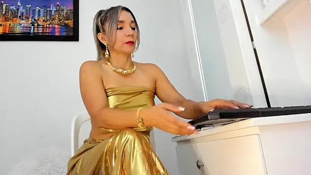 Ms lunaRose online show from 06-14-26, 05:26