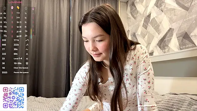 KiraVelvet online show from 11-13-25, 12:15