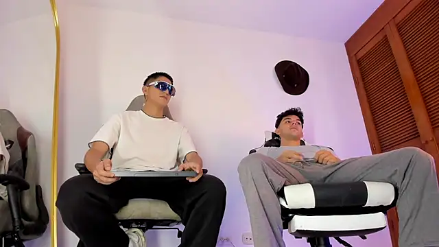 sotooliver3 online show from 09-10-25, 07:03