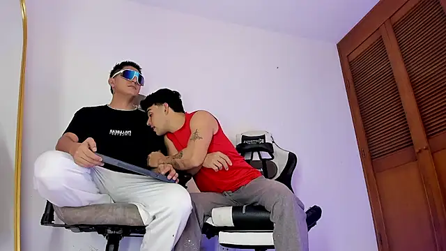 Snapshot of sotooliver3 chatting on 02-06-26, 08:23 sotooliver3 online show from 02-06-26, 08:23