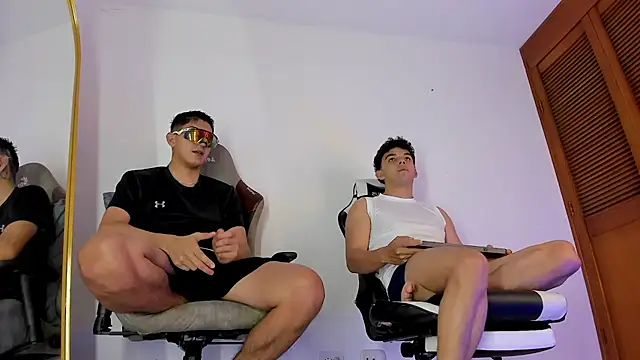 Snapshot of sotooliver3 chatting on 02-19-26, 10:06 sotooliver3 online show from 02-19-26, 10:06