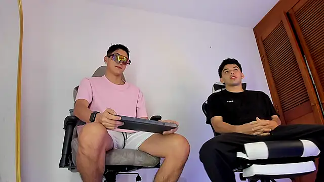 Snapshot of sotooliver3 chatting on 03-08-26, 07:50 sotooliver3 online show from 03-08-26, 07:50