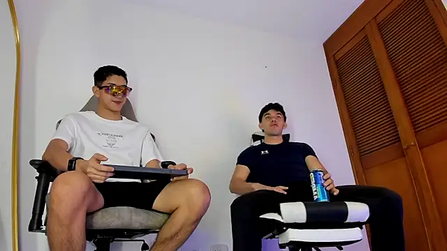 Snapshot of sotooliver3 chatting on 03-09-26, 08:57 sotooliver3 online show from 03-09-26, 08:57