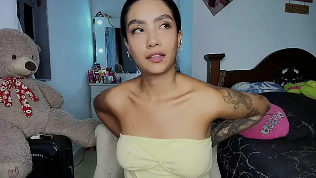 Snapshot of mia_yireth chatting on 10-06-25, 12:52 mia yireth online show from 10-06-25, 12:52