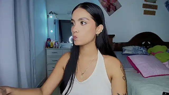 Snapshot of mia_yireth chatting on 10-14-25, 12:11 mia yireth online show from 10-14-25, 12:11