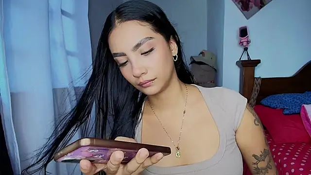 mia yireth online show from 10-29-25, 05:14