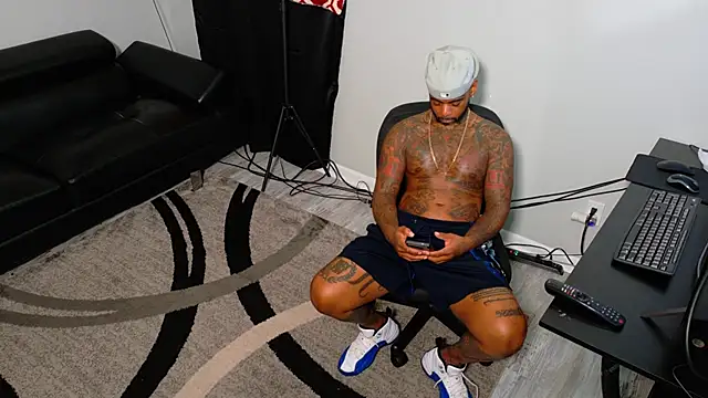 SLANGONDEMHOES online show from 10-27-25, 04:22