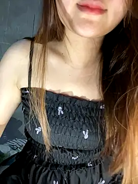 Snapshot of Hinne07 chatting on 10-13-25, 03:45 Hinne07 online show from 10-13-25, 03:45