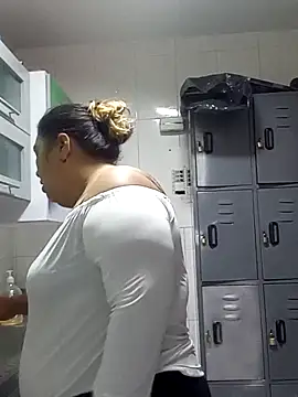 curvy diva  online show from 12-19-25, 10:22