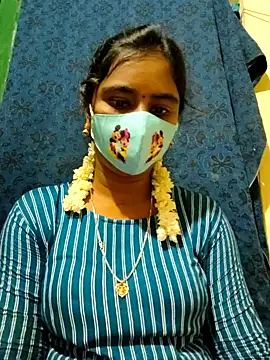 Snapshot of mini-queen chatting on 09-22-25, 11:01 mini-queen online show from 09-22-25, 11:01