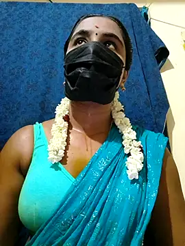 Snapshot of mini-queen chatting on 10-06-25, 01:19 mini-queen online show from 10-06-25, 01:19