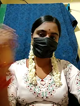 Snapshot of mini-queen chatting on 10-10-25, 05:23 mini-queen online show from 10-10-25, 05:23