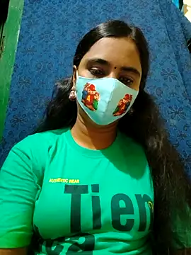 Snapshot of mini-queen chatting on 10-14-25, 04:30 mini-queen online show from 10-14-25, 04:30