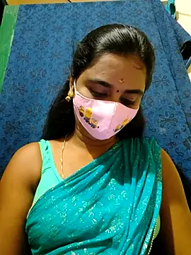 Snapshot of mini-queen chatting on 10-16-25, 05:25 mini-queen online show from 10-16-25, 05:25