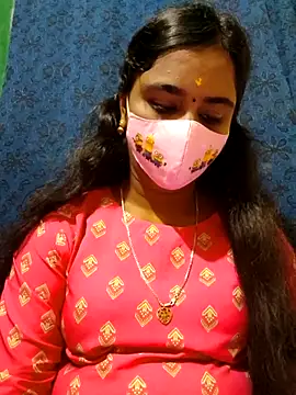 Snapshot of mini-queen chatting on 10-17-25, 09:45 mini-queen online show from 10-17-25, 09:45