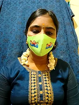 Snapshot of mini-queen chatting on 11-15-25, 06:22 mini-queen online show from 11-15-25, 06:22