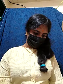 Snapshot of mini-queen chatting on 12-23-25, 09:29 mini-queen online show from 12-23-25, 09:29