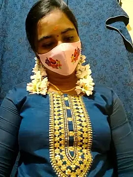 Snapshot of mini-queen chatting on 01-07-26, 12:18 mini-queen online show from 01-07-26, 12:18