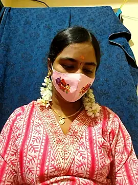 Snapshot of mini-queen chatting on 01-10-26, 11:01 mini-queen online show from 01-10-26, 11:01