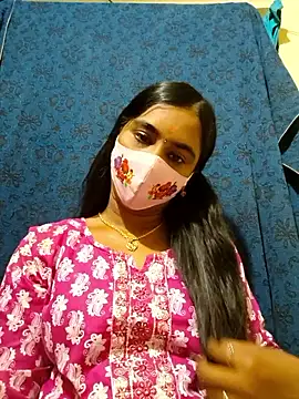 Snapshot of mini-queen chatting on 01-13-26, 04:23 mini-queen online show from 01-13-26, 04:23