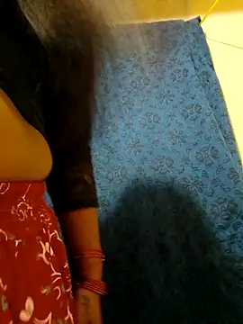 Snapshot of mini-queen chatting on 03-19-26, 06:45 mini-queen online show from 03-19-26, 06:45