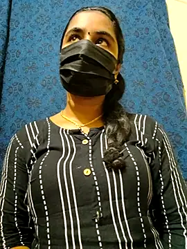 Snapshot of mini-queen chatting on 03-21-26, 08:19 mini-queen online show from 03-21-26, 08:19