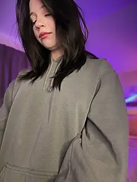 YourLittleDevil online show from 04-17-26, 05:32