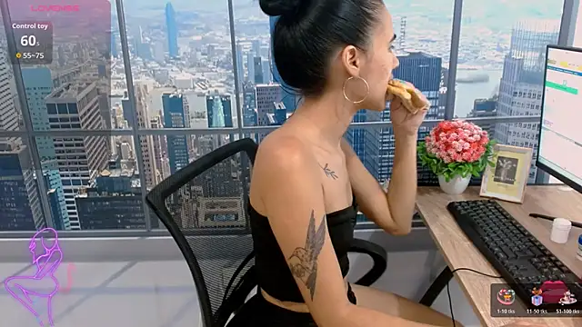 Snapshot of vanesa19_ chatting on 11-06-25, 02:18 vanesa19 online show from 11-06-25, 02:18