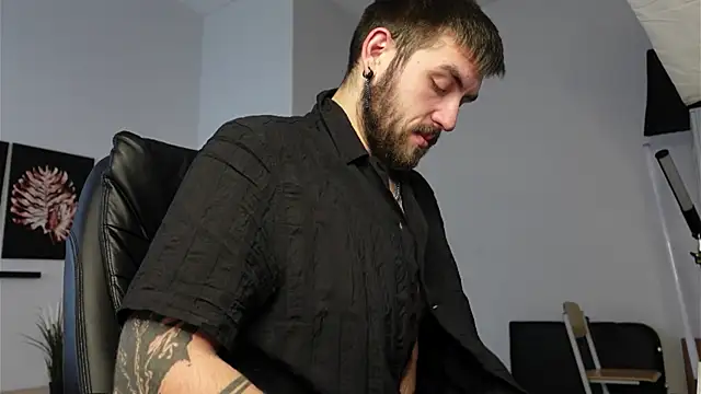 Mike Platano online show from 10-04-25, 01:42