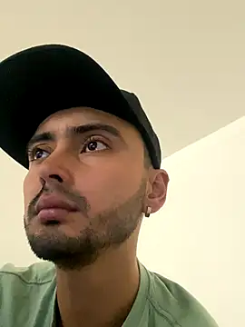 cristopher wallacee online show from 10-13-25, 08:09