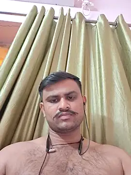 Snapshot of Frvgggghh chatting on 11-19-25, 08:47 Frvgggghh online show from 11-19-25, 08:47